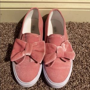 Pastel Pink Velvet Bow Creepers